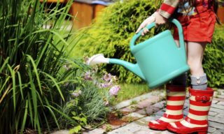 Initiez vos enfants au jardinage